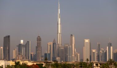 TOPSHOT-UAE-SKYLINE-URBANISM