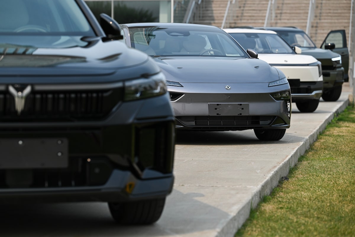 Chinese automaker Dongfeng, aiming to enter Canadian market, displays six models in Montreal