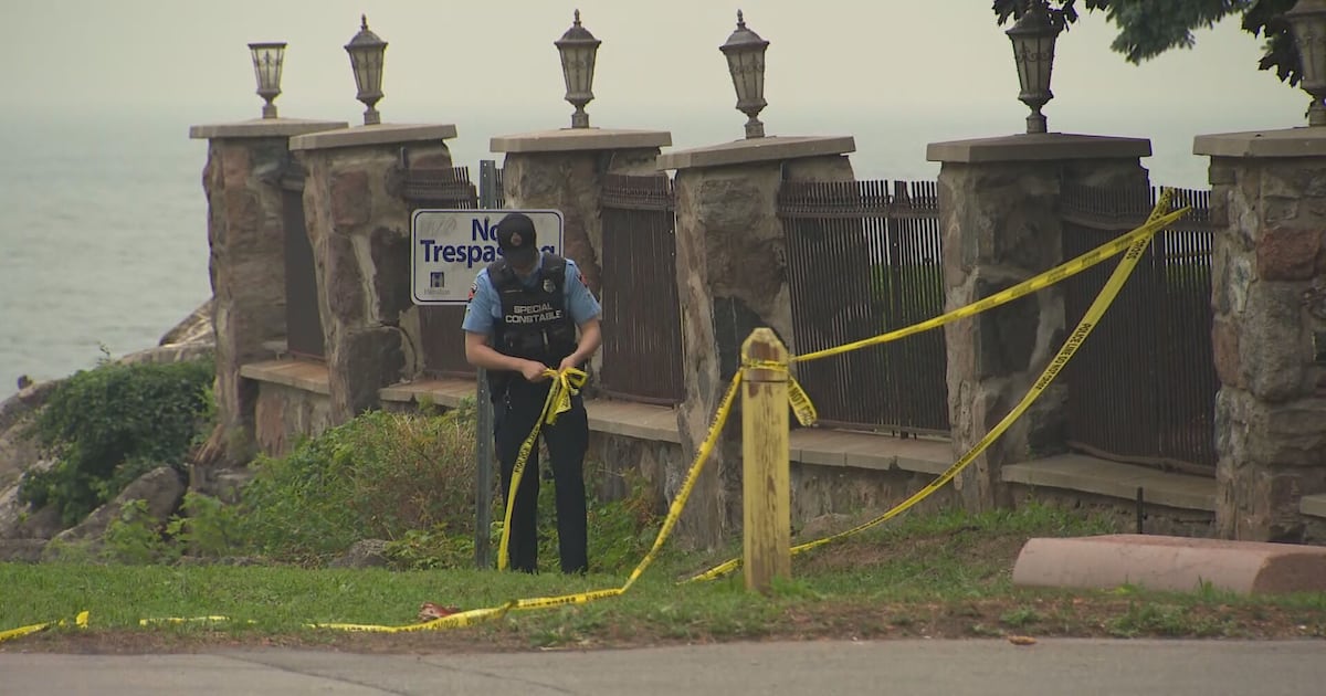 Homicide unit investigating after dead body discovered in Stoney Creek - CTV News