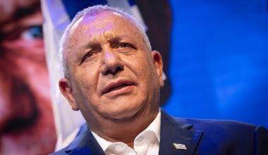 Opposition Zionist bloc led by Eisenkot would win narrow 61-seat majority - poll