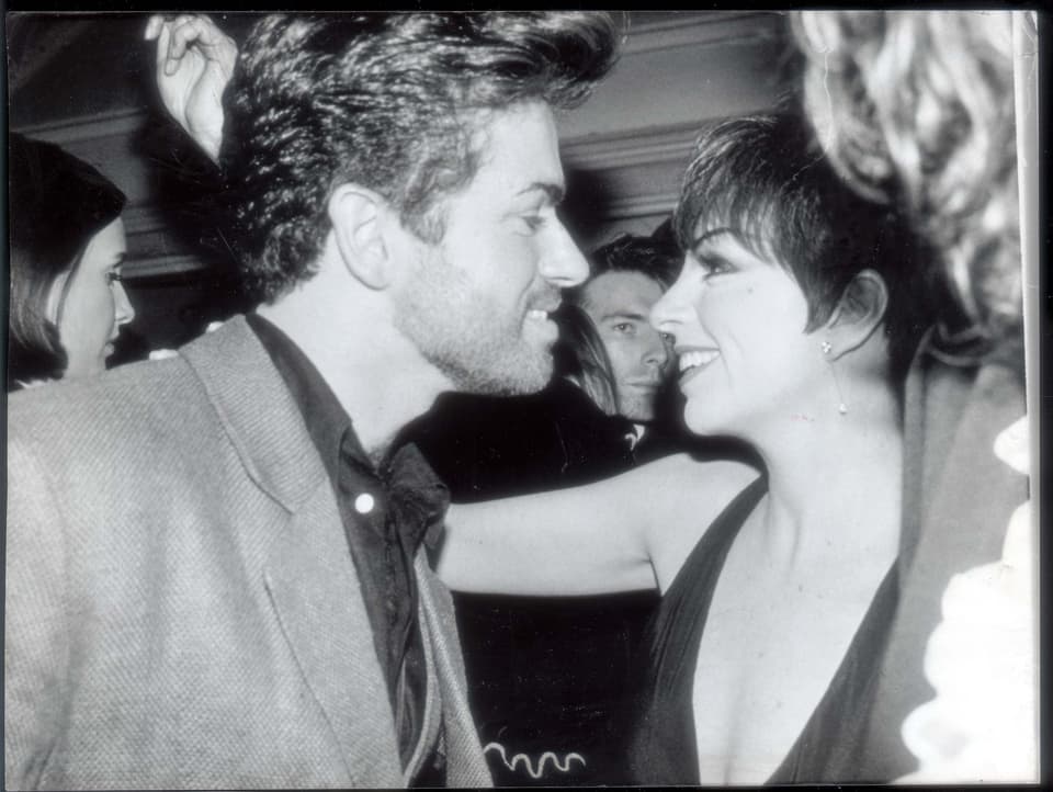<p> George Michael and Liza Minnelli appeared to git it off when they met for the first time in London's trendy Groucho Club yesterday.</p>