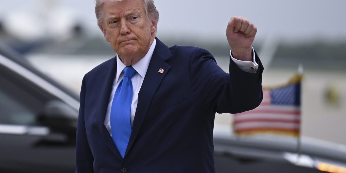 Nearly 1 million investors in Trump's memecoin lost a collective $3.8 billion as he cashed in