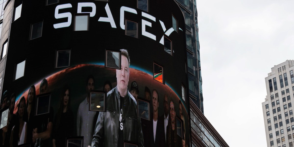 SpaceX stock falls below its IPO price despite a wall of bullish analyst price targets