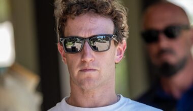 Meta stock drops 10% as free cash flow gets crushed—and Zuckerberg hints at cloud business