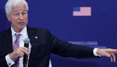 JPMorgan Chase CEO Jamie Dimon wouldn't personally buy long bonds right now