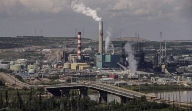 Government policy, pipeline plans have oil sands companies feeling optimistic, analysts say