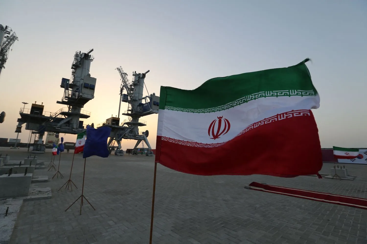 U.S., Iran Widen Attacks to Target Civilian Infrastructure