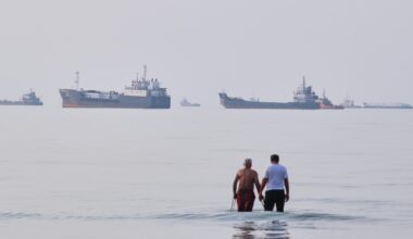 US pauses attacks on Iran for a second straight day and Tehran does too – Orange County Register