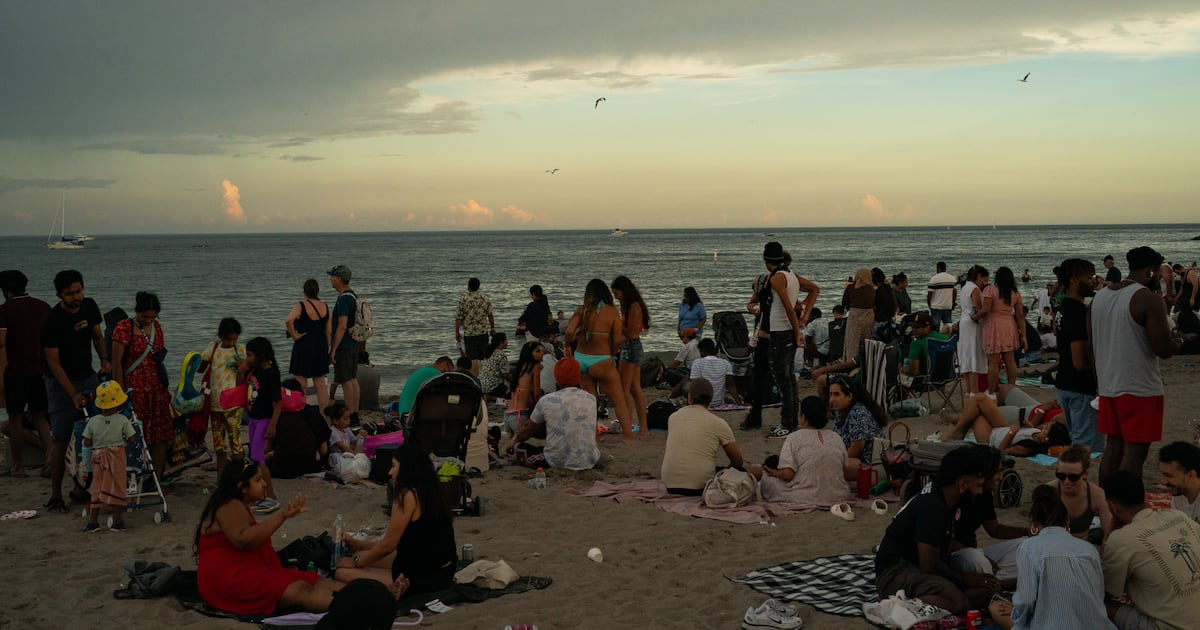 Toronto weather: Severe thunderstorm watch, heat warning remains