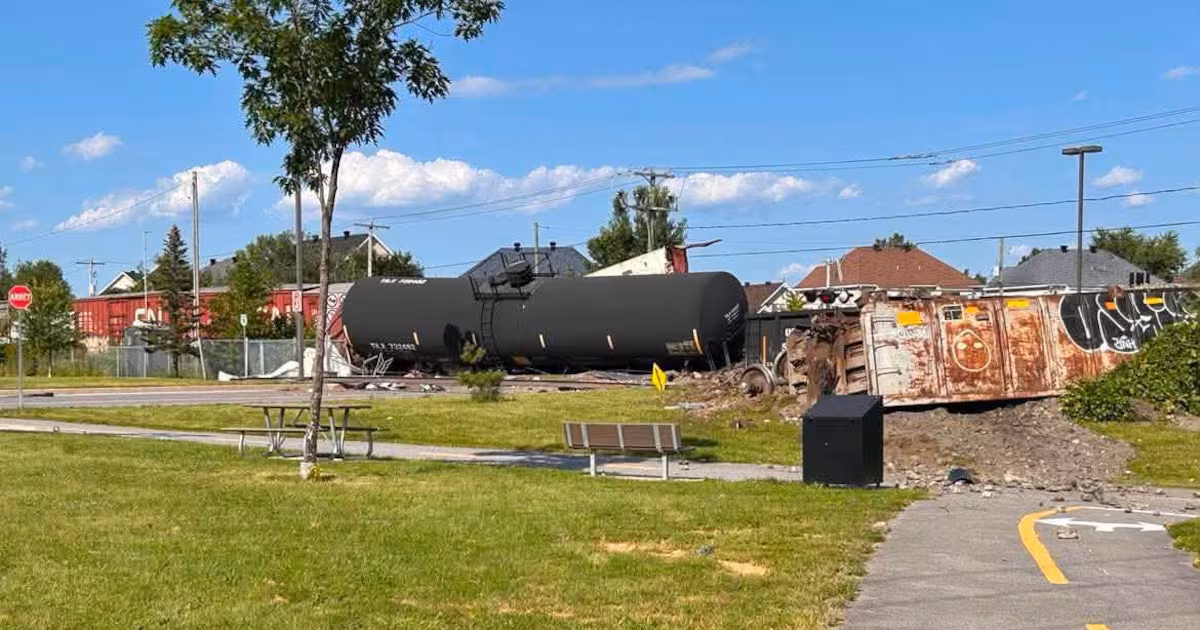 Train derails in Repentigny north of Montreal, 20 railcars derailed - CTV News