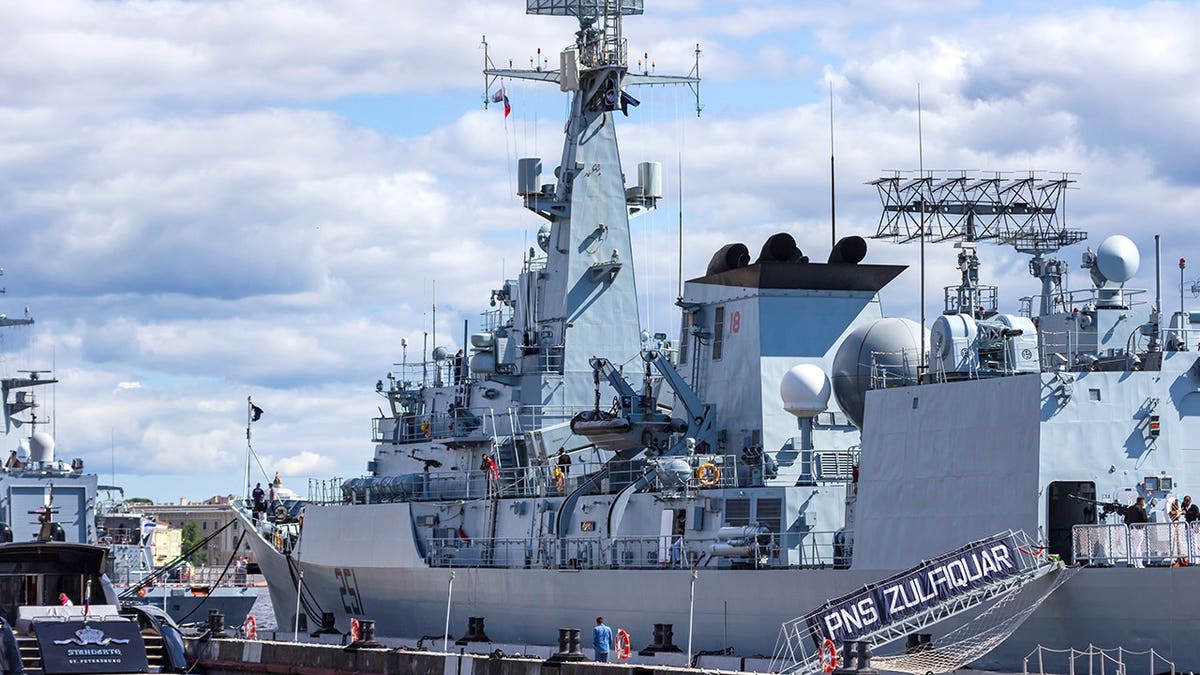 Pakistani frigate PNS Zulfiqar
