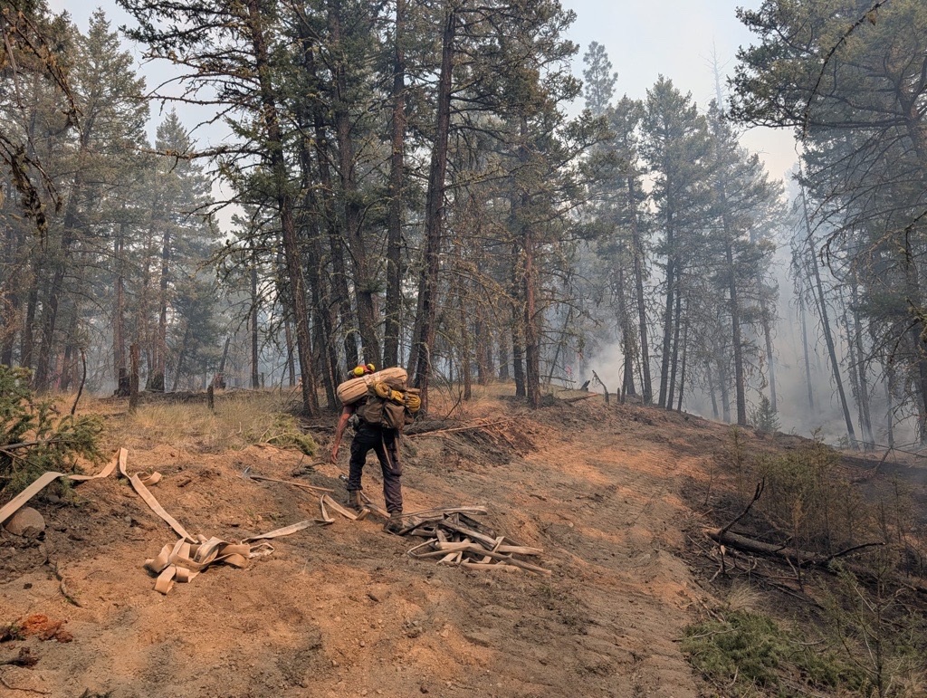 Residents of 70 Mile House, B.C., told to leave as wildfire looms