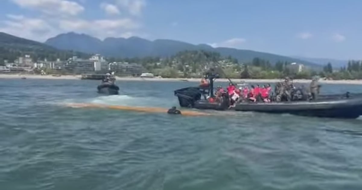 11 rescued from overturned canoe in Burrard Inlet - CTV News