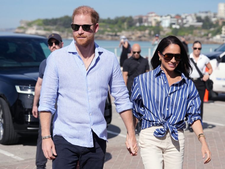 SYDNEY, AUSTRALIA - APRIL 17: Prince Harry, Duke of Sussex and Meghan, Duchess of Sussex arrive to meet volunteer first responders from Bondi Surf Bathers' Life Saving Club, during a visit to Bondi Beach, on day four of the royal trip to Australia on April 17, 2026 in Sydney, Australia. Volunteers from the organisation, founded in 1907, played an integral role in protecting beachgoers and saving lives during the terrorist attack at Bondi Beach on December 14. (Photo by Jonathan Brady-Pool/Getty Images)