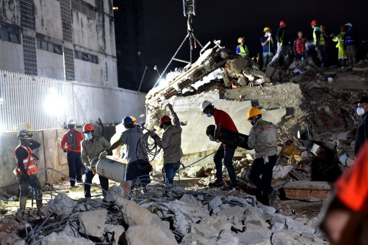 Volunteers search for survivors and victims after two earthquakes struck Venezuela. (Picture: Lin Chunyin/China News Service via Getty Images)