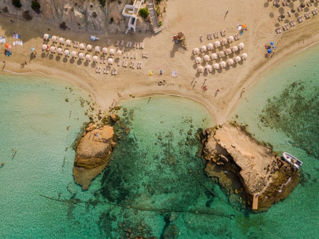 Cala Tarida es una playa de gran extensi??n que se encuentra al sur de Ibiza con todo tipo de comodidades.