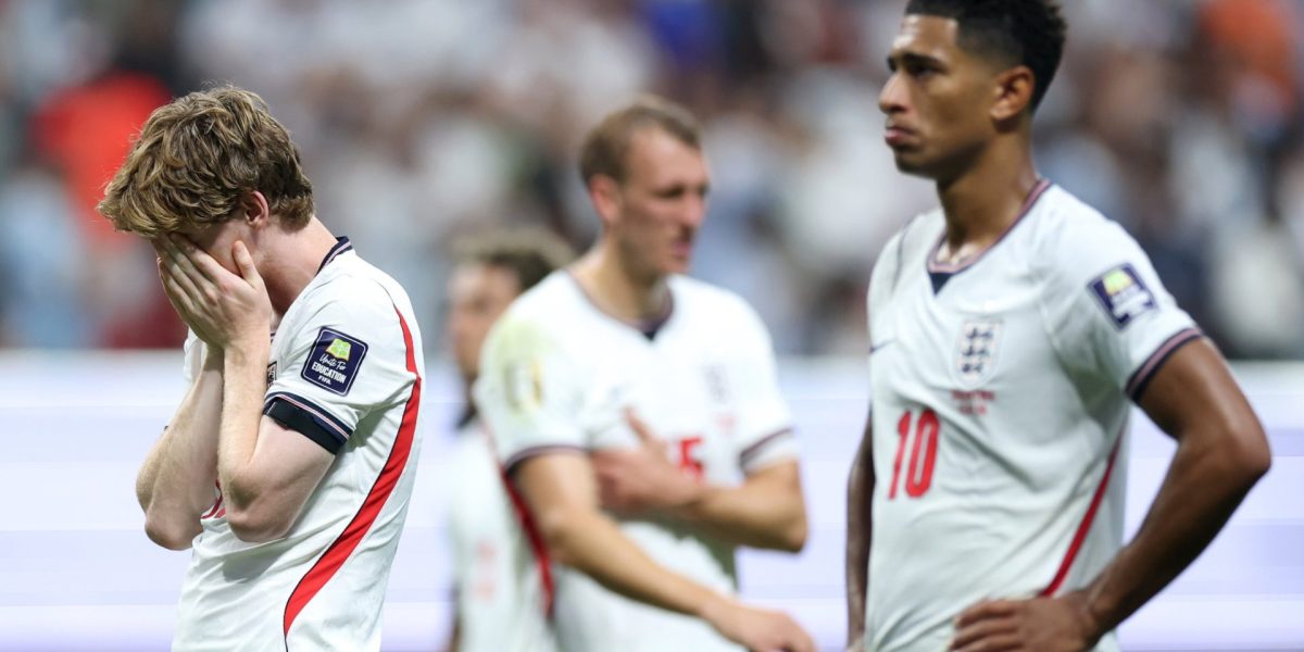 ATLANTA, GEORGIA - JULY 15: Anthony Gordon #18 of England looks dejected as he acknowledges the fans with teammates after defeat to Argentina during the FIFA World Cup 2026 Semi Final match between England and Argentina at Atlanta Stadium on July 15, 2026 in Atlanta, Georgia. (Photo by Sebastian Widmann - FIFA/FIFA via Getty Images)
