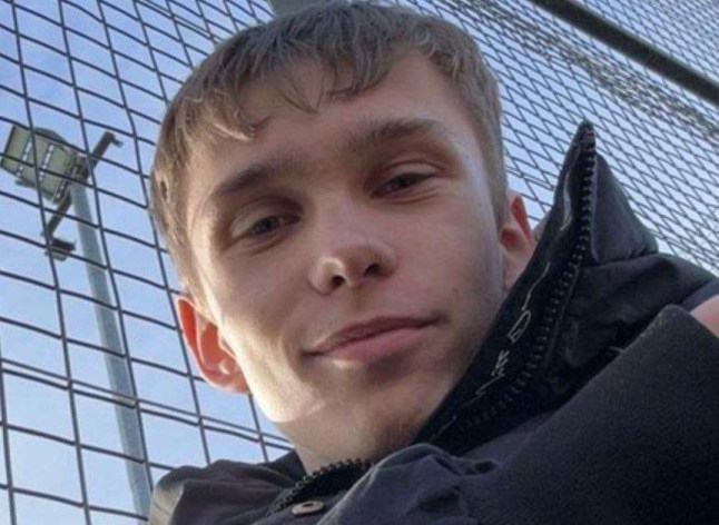 WORDS BYLINE: Joe Crossley / An inquest into the tragic deaths of two teenagers has heard shocking testimony from another youngster who was trapped alongside them. / Adam Dudzinski, 17, and his girlfriend Chloe-Ann Naylor, 16, drowned after he lost control of a blue Ford Fiesta while driving in Iwade, near Sittingbourne, at around 8.30pm on January 3. / Kent and Medway Coroner s Court was told how another 16-year-old spent three hours in the vehicle after it left Old Ferry Road and landed upside down in a drainage ditch full of water. / The girl, who cannot be named for legal reasons, was found by her father, who was using the Live 360 mobile phone app, which allows people to track each other s locations. / Although it had stopped sending information, he went to where its final co-ordinates were registered and discovered the partly submerged vehicle just before midnight. / Coroner Ian Potter heard how Sainsbury s shop worker Adam was driving the two girls to Chloe s Sittingbourne home when tragedy struck. /