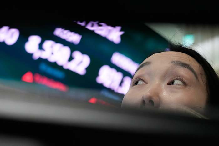 Asian shares trade mixed as worries over Iran-US deal remain
