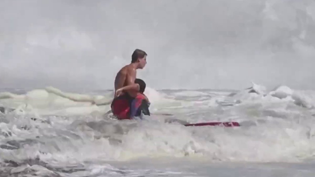 Video captures dramatic lifeguard rescue in Santa Cruz – NBC Bay Area