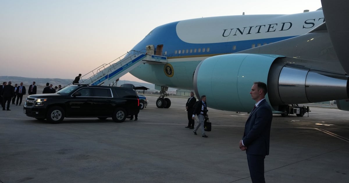 In a surprise swap, Trump flies back from Turkiye in an old Air Force One, not the Qatari-gifted jet - CTV News