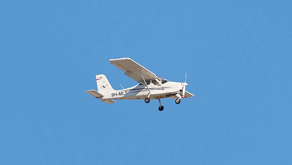Pilot jumps to his death midair, leaving student to land plane
