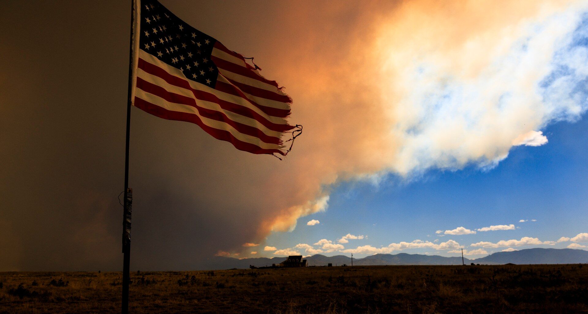 Thousands forced to evacuate in Colorado as wildfire spreads | Climate News