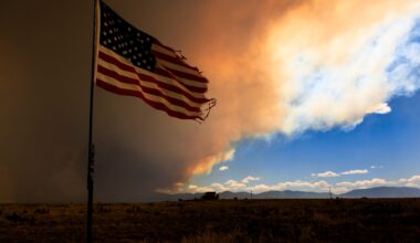 Thousands forced to evacuate in Colorado as wildfire spreads | Climate News