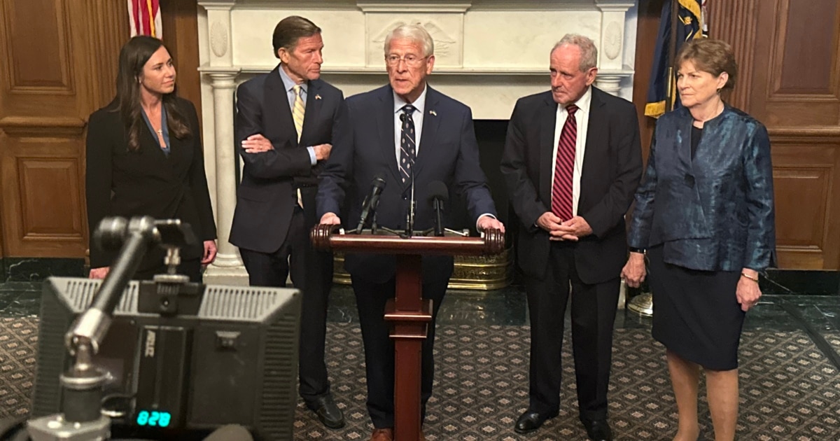 US Senate Advances Landmark Russia Sanctions Bill After Zelenskyy's Capitol Appeal
