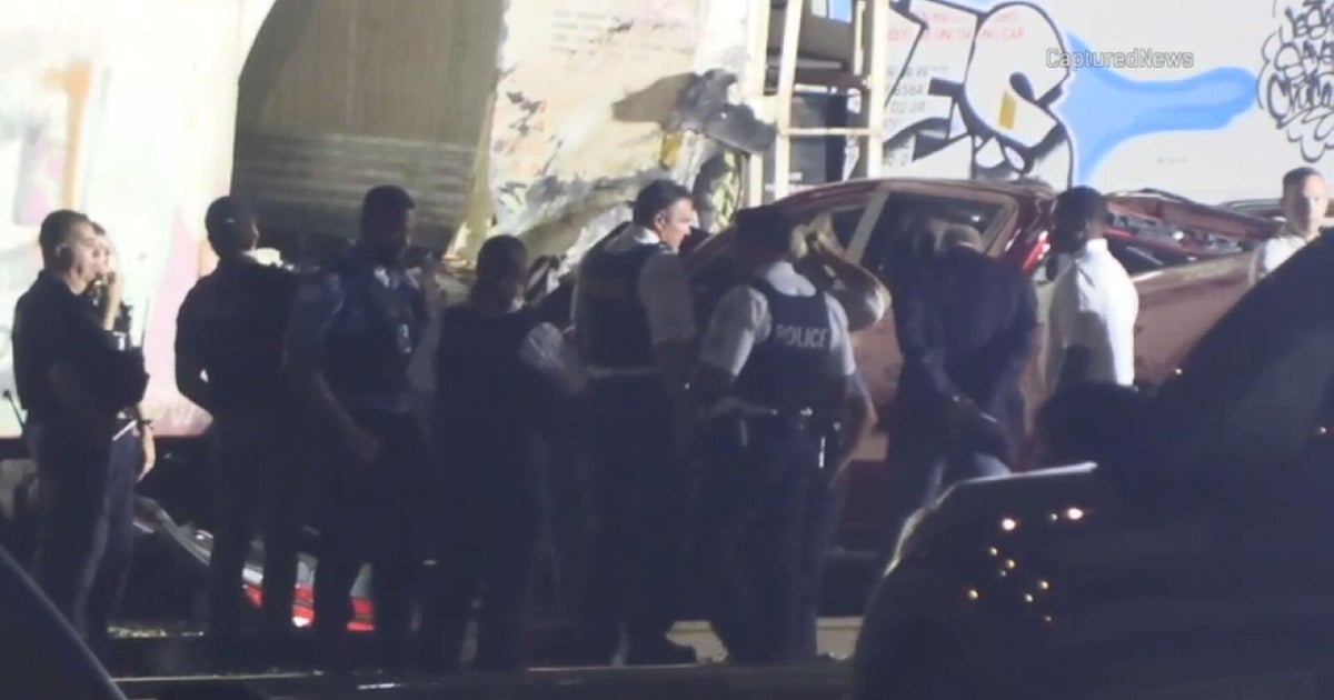 4 teens killed when car hits train after fleeing traffic stop on Chicago's Southwest Side