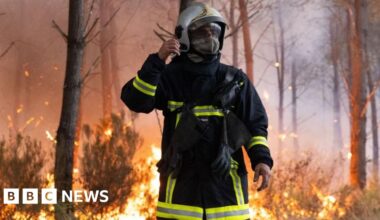 Wildfire now nine miles away from French city of Bordeaux, mayor warns - BBC