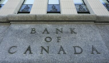 Bank of Canada holds key rate steady at 2.25%, predicts economic rebound