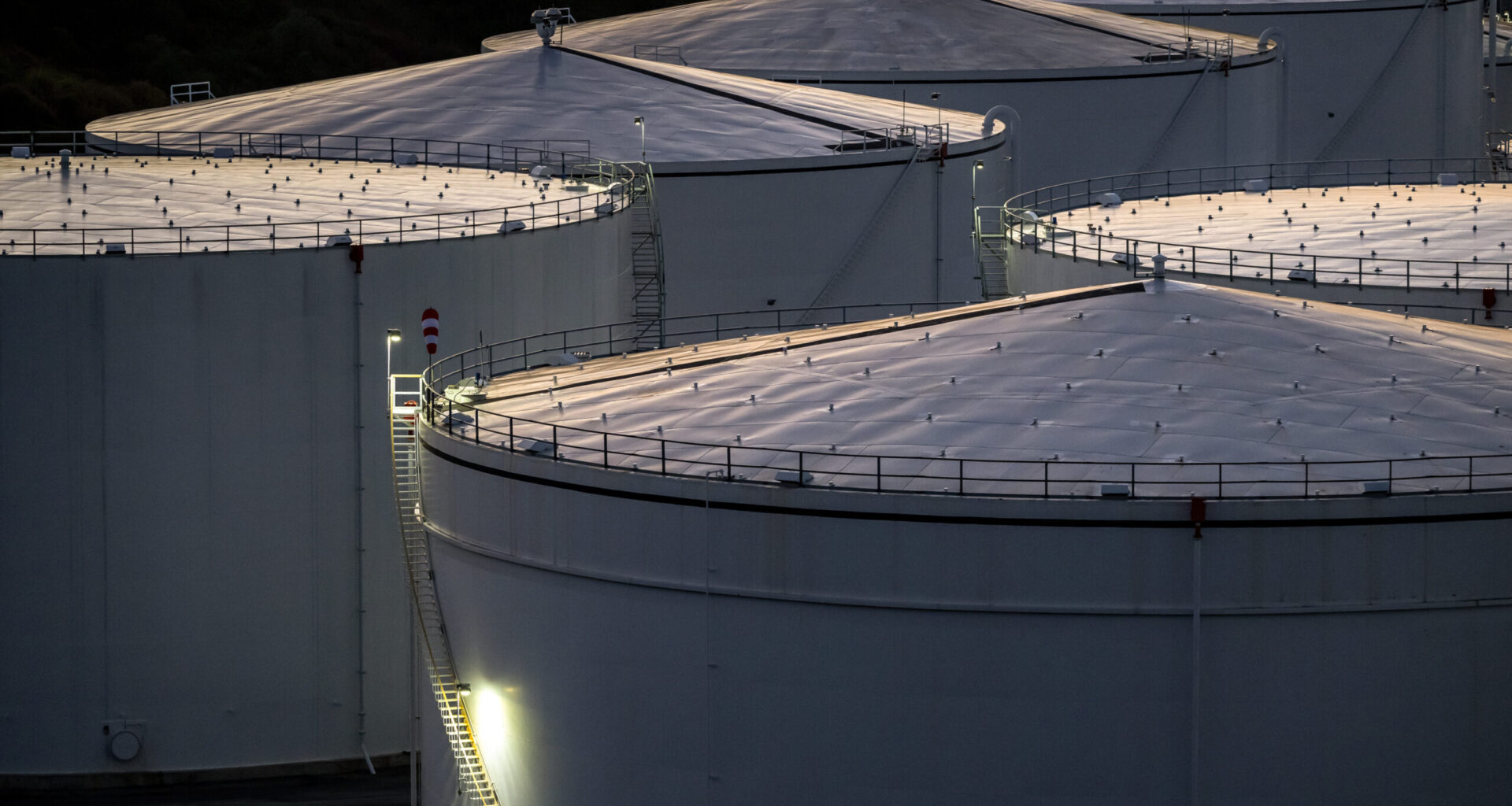 Iran’s Floating Oil Hoard Swells as Major Buyers Stay Away