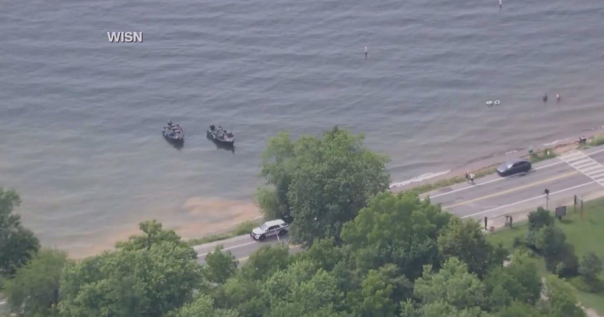 3 dead after boat capsizes on Geneva Lake in Wisconsin during severe storm; source says victims are children