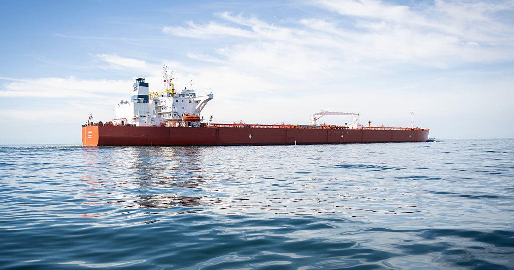 Trump admin. to support heavy tariffs on Russian oil in effort to end Ukraine war, sources say