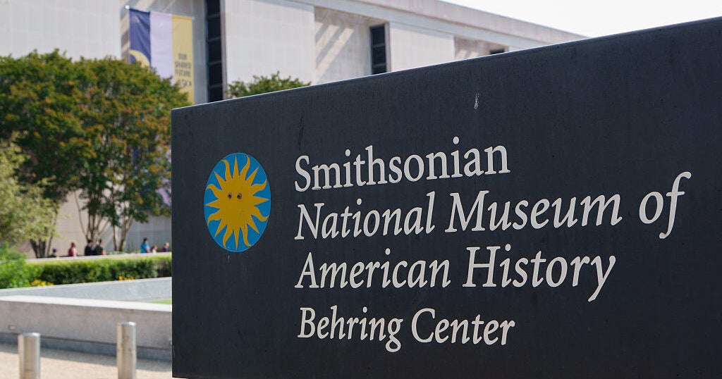 Trump orders signs placed outside Smithsonian museum warning of "inaccurate" information