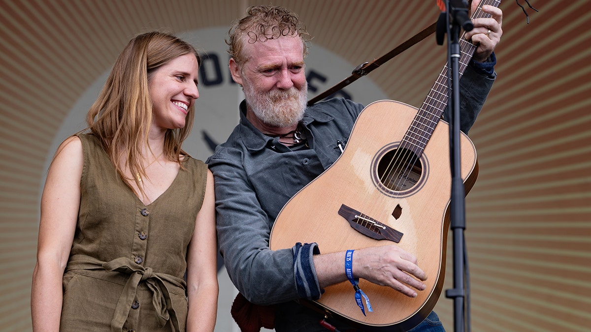 Markéta Irglová and Glen Hansard perform together onstage