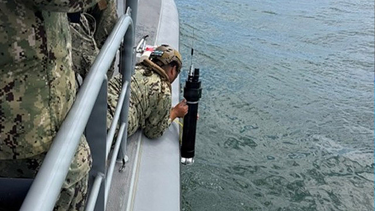 us army soldier holding weapon overseas