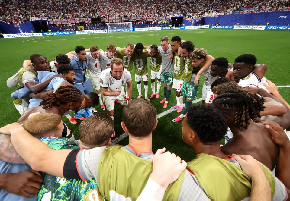 Harry Kane's team talk to England squad
