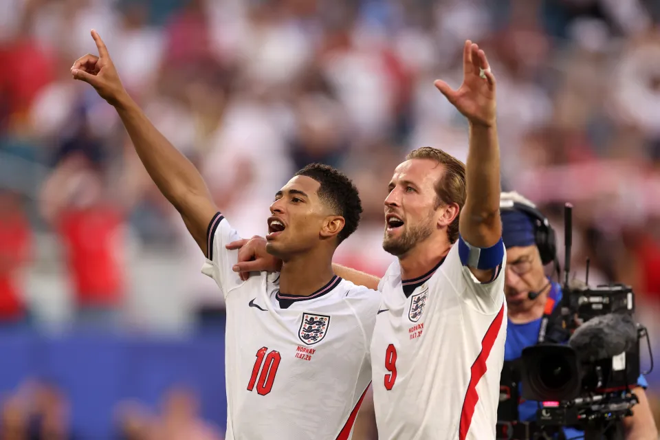 Jude Bellingham and Harry Kane during the World Cup
