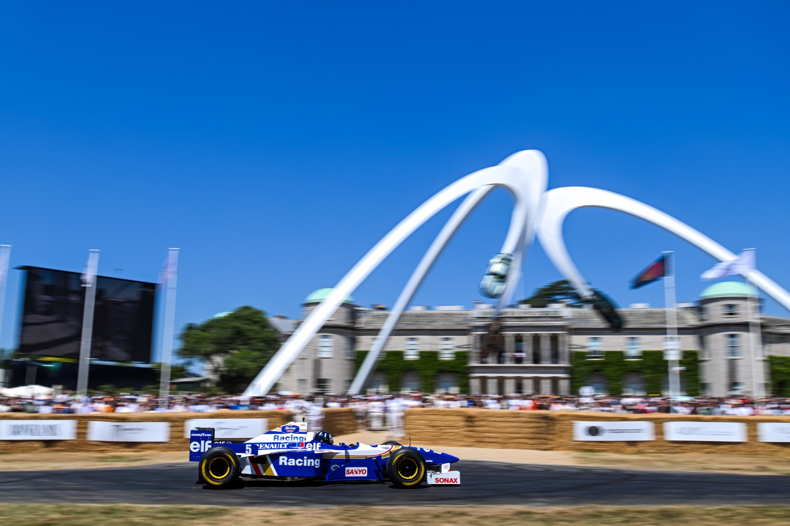 Hill gets back behind the wheel of his FW18 to mark 30 years since he clinched the F1 world title