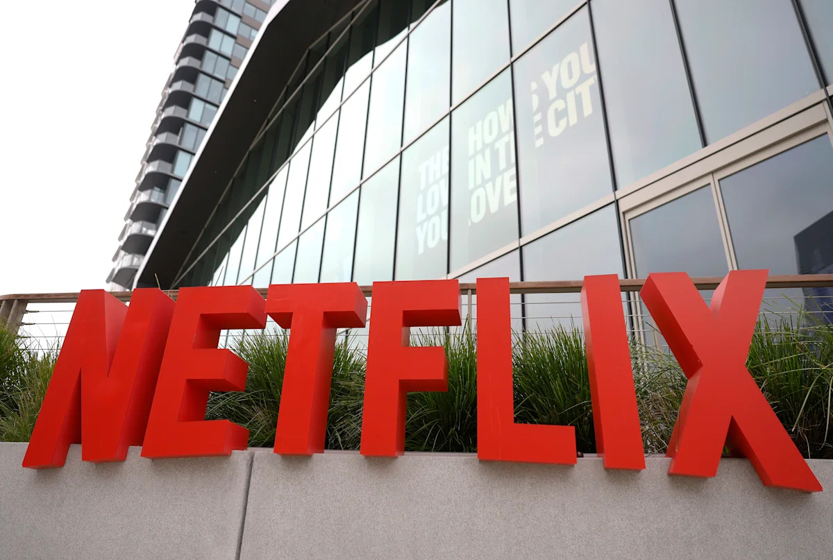 Netflix beats on earnings per share, misses on revenue in second quarter