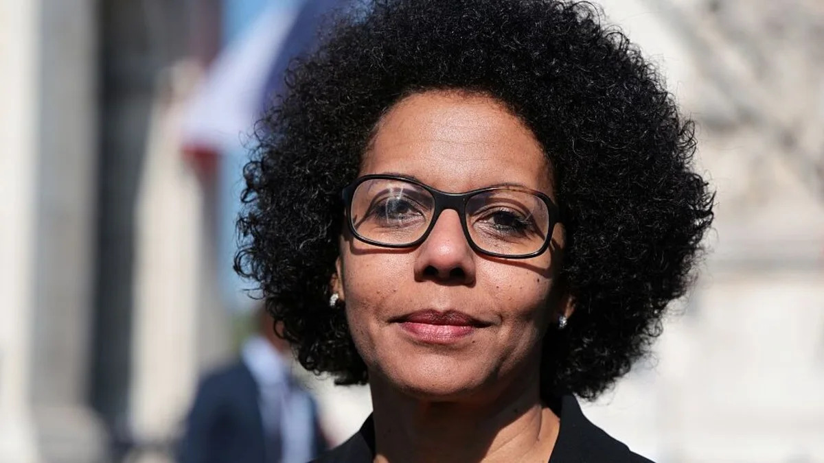 Paris deputy mayor blames the US for a heatwave that's killed over 1,000 people. Her target? American air conditioning