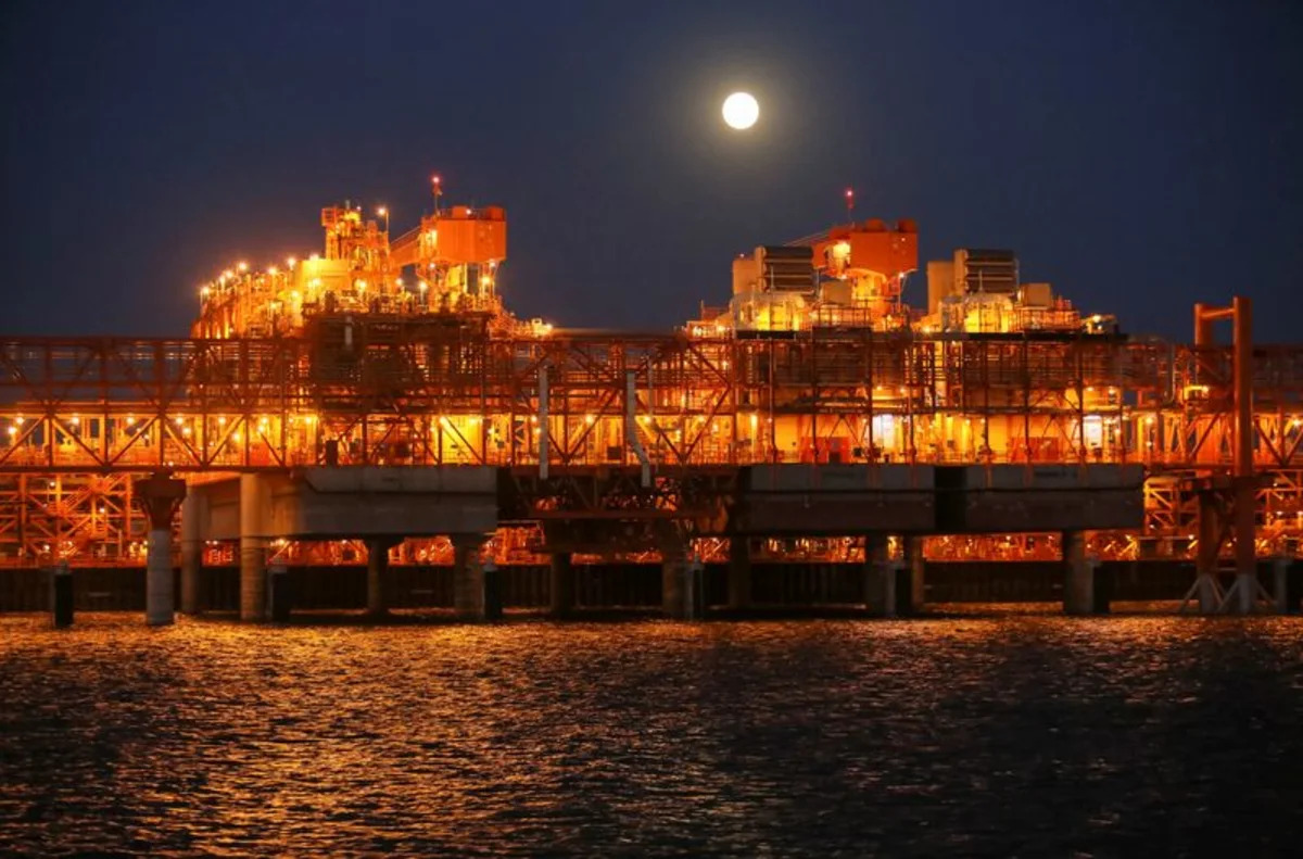 Oil rises on intensifying US-Iran hostilities, threat of Red Sea closure
