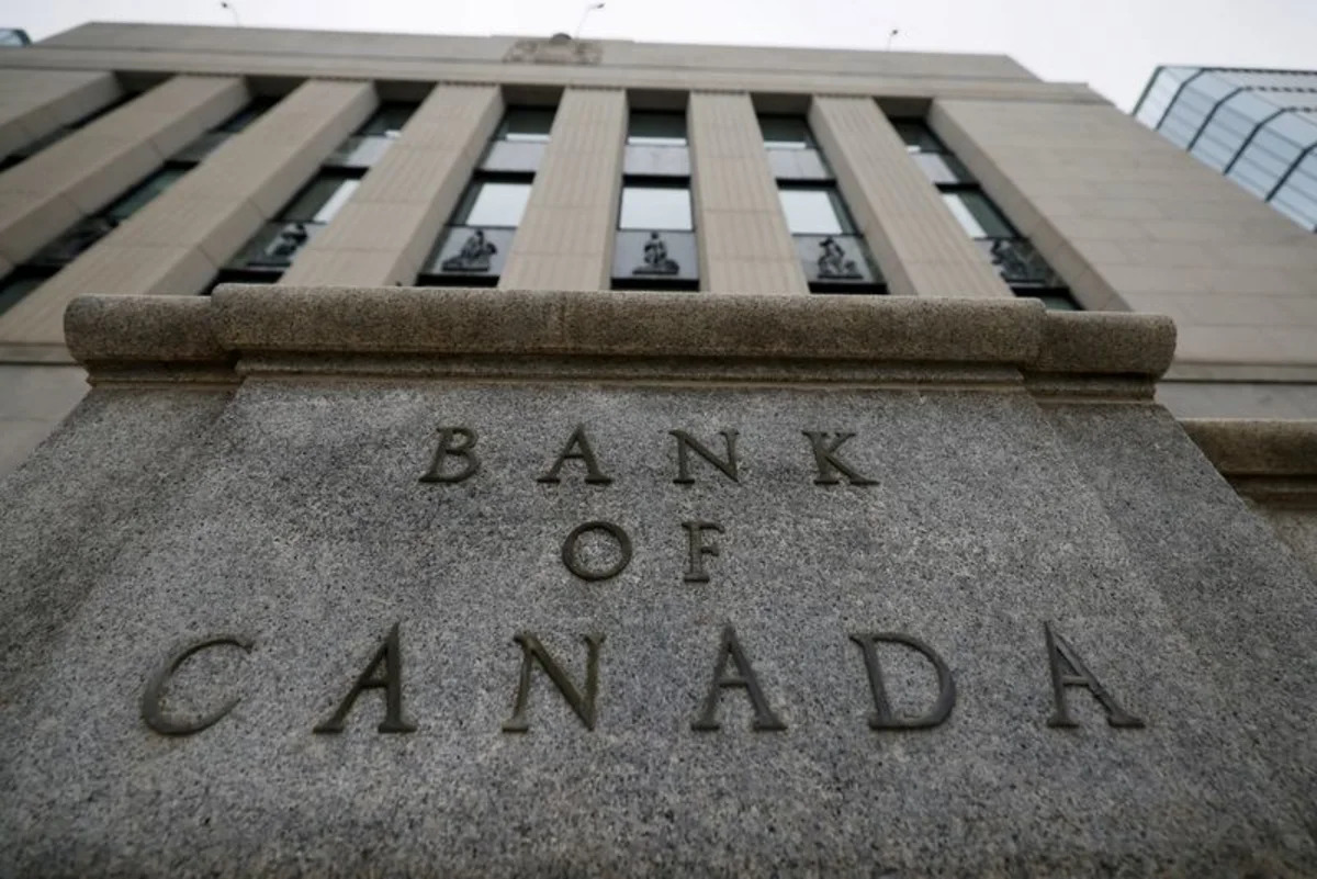 Bank of Canada seen holding rates as inflation, weak growth pull in opposite directions