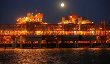 Oil rises on intensifying US-Iran hostilities, threat of Red Sea closure