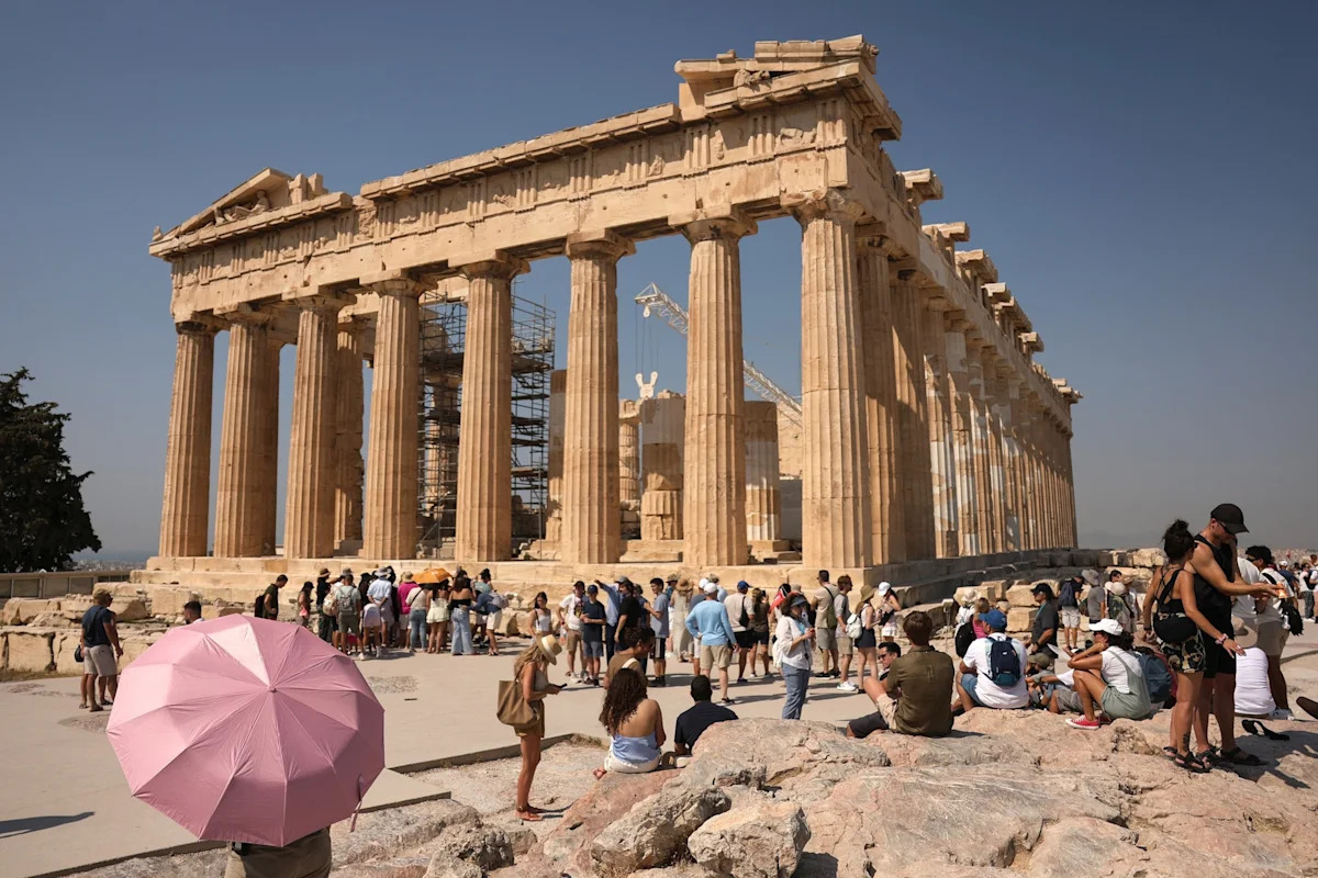 2 Americans stabbed outside the Acropolis in Greece