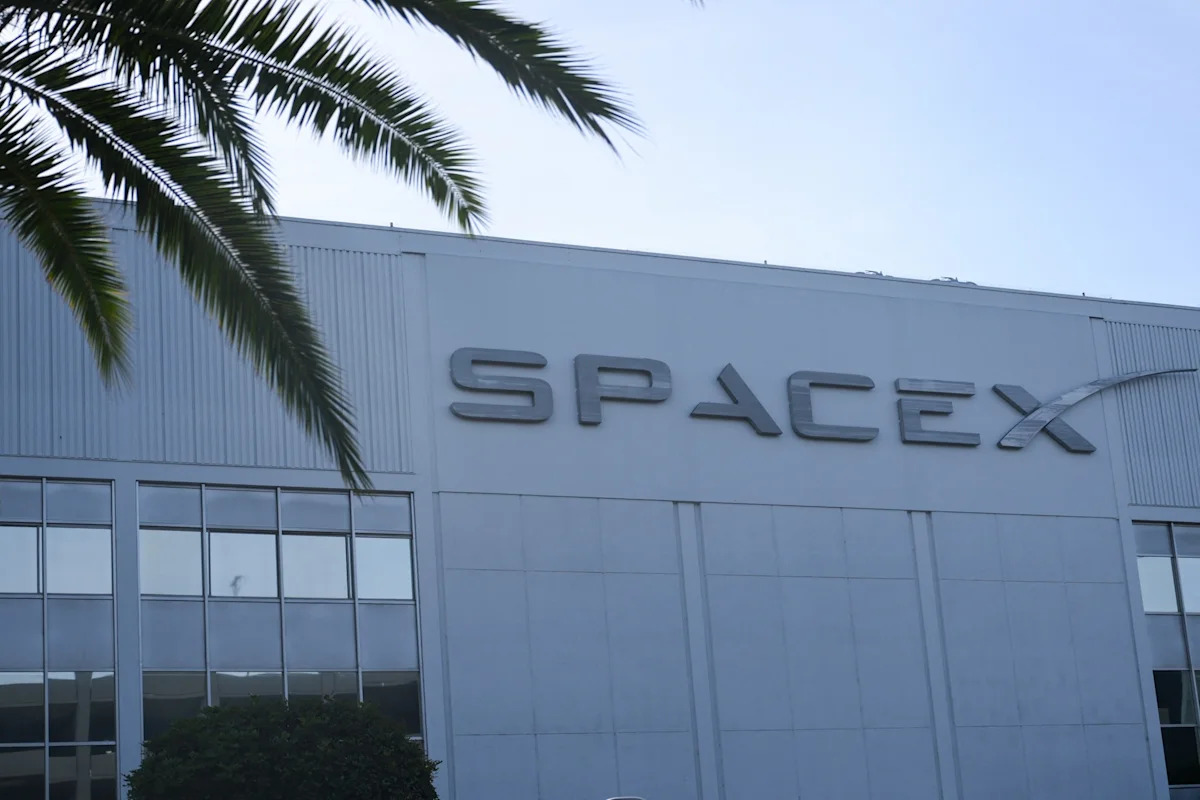 SpaceX has plunged below its IPO price. Here's why.