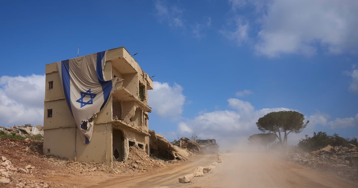 Israel's ex-Prime Minister Barak opposes occupation of Lebanon