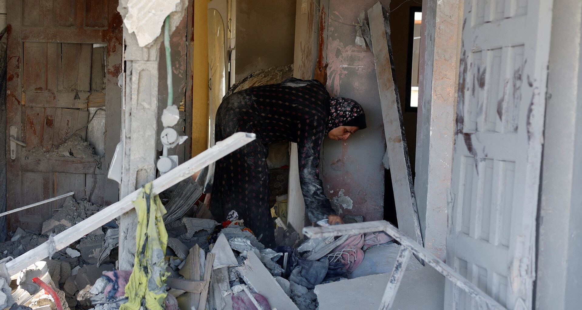 Palestinians in Gaza search through homes destroyed by Israeli strikes | Gaza
